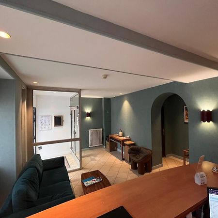ไฮโปเทล ปารีส แกร์ ตู นอร์ เมอร์ริล Hotel ภายนอก รูปภาพ