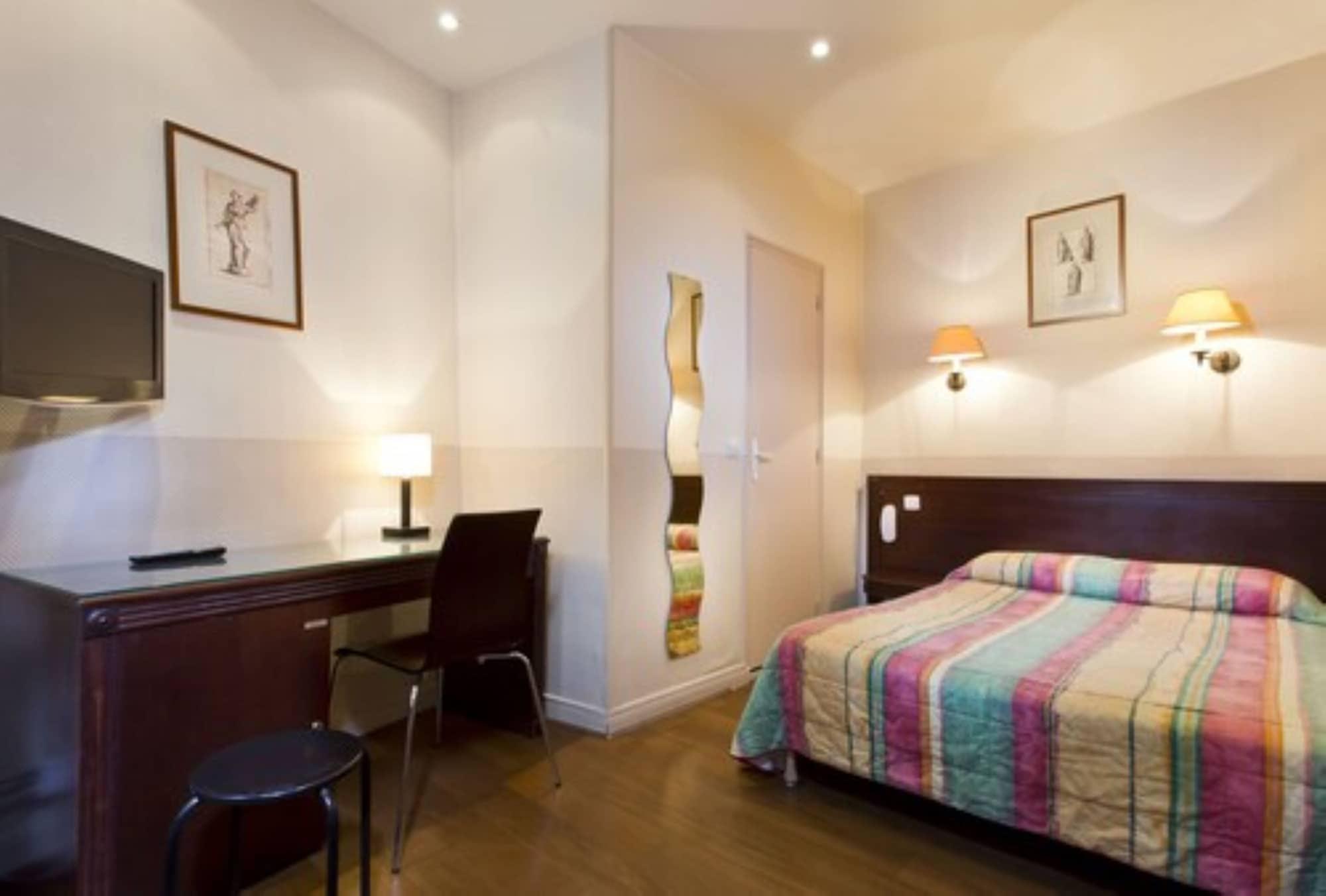 ไฮโปเทล ปารีส แกร์ ตู นอร์ เมอร์ริล Hotel ภายนอก รูปภาพ
