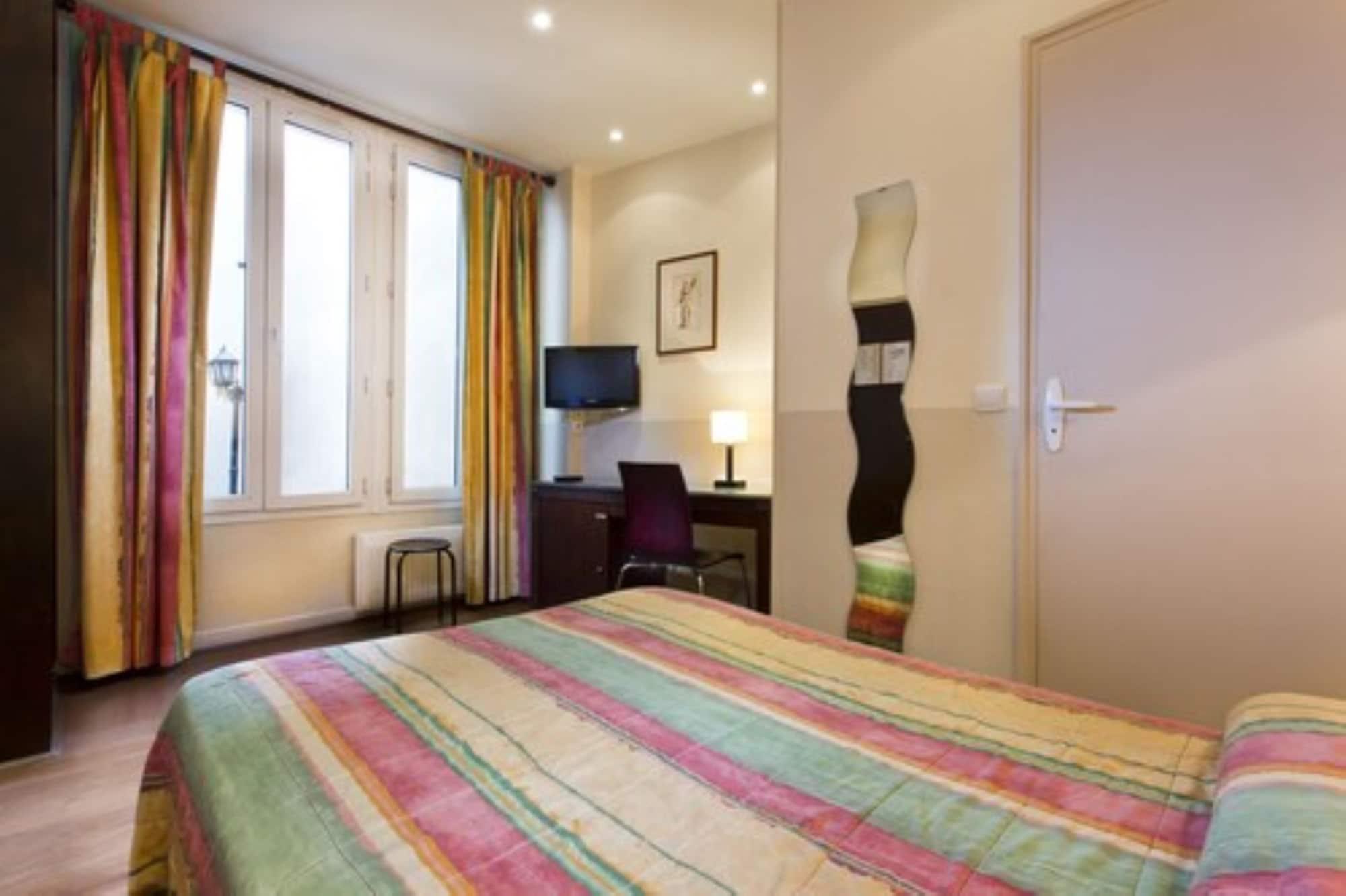 ไฮโปเทล ปารีส แกร์ ตู นอร์ เมอร์ริล Hotel ภายนอก รูปภาพ