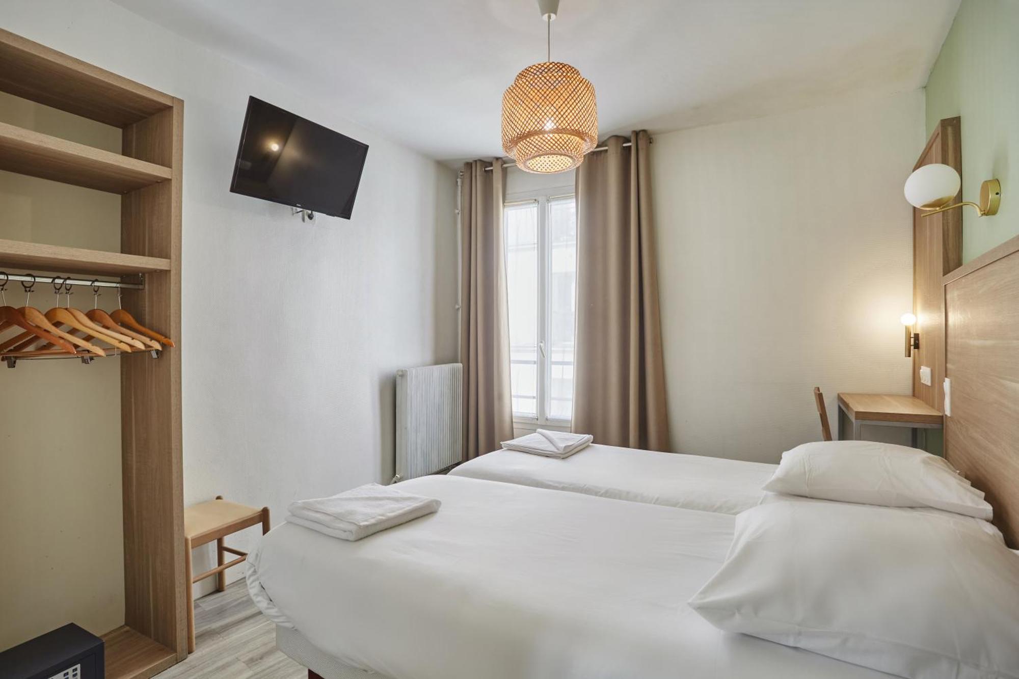 ไฮโปเทล ปารีส แกร์ ตู นอร์ เมอร์ริล Hotel ภายนอก รูปภาพ