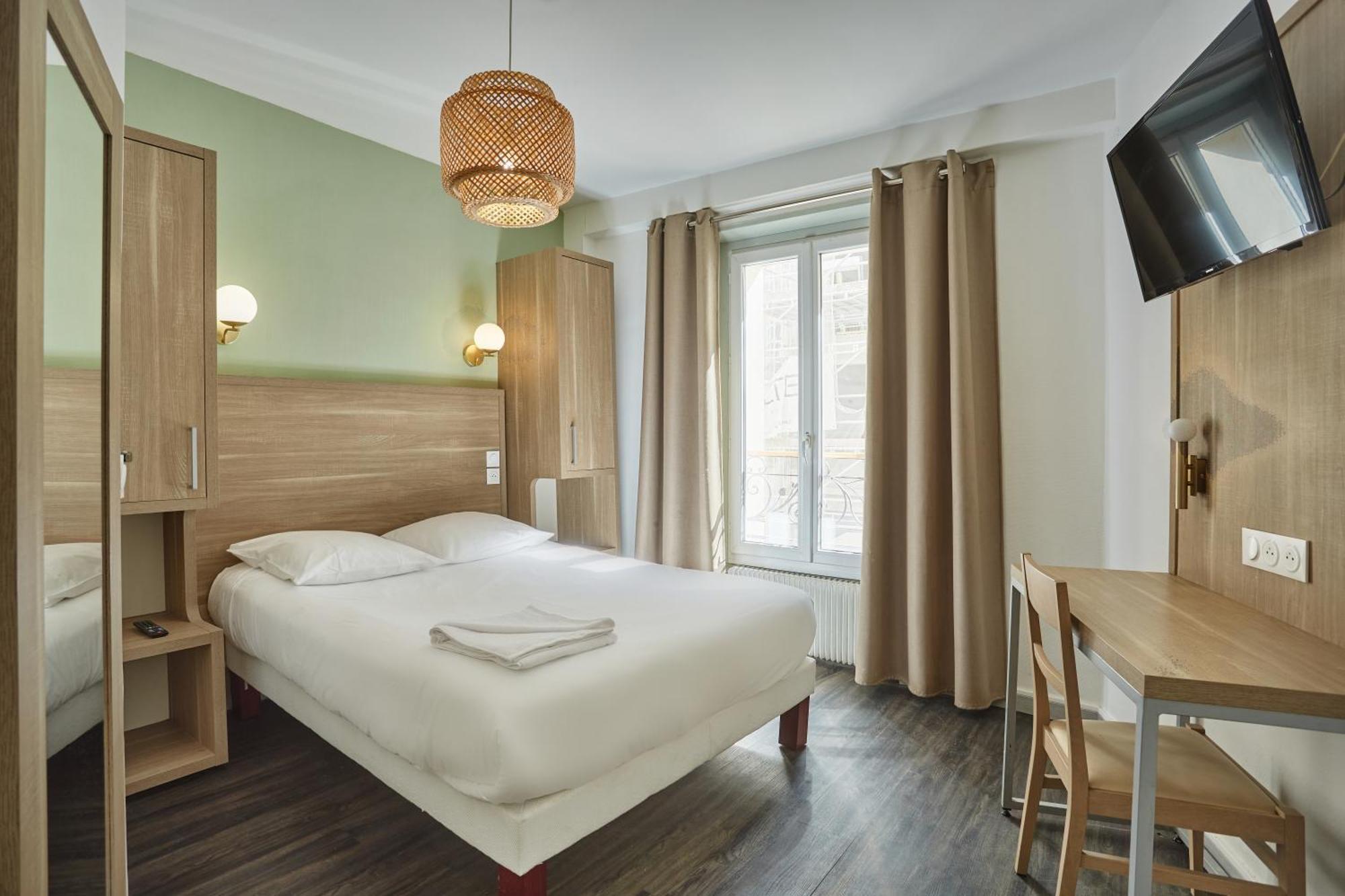 ไฮโปเทล ปารีส แกร์ ตู นอร์ เมอร์ริล Hotel ภายนอก รูปภาพ