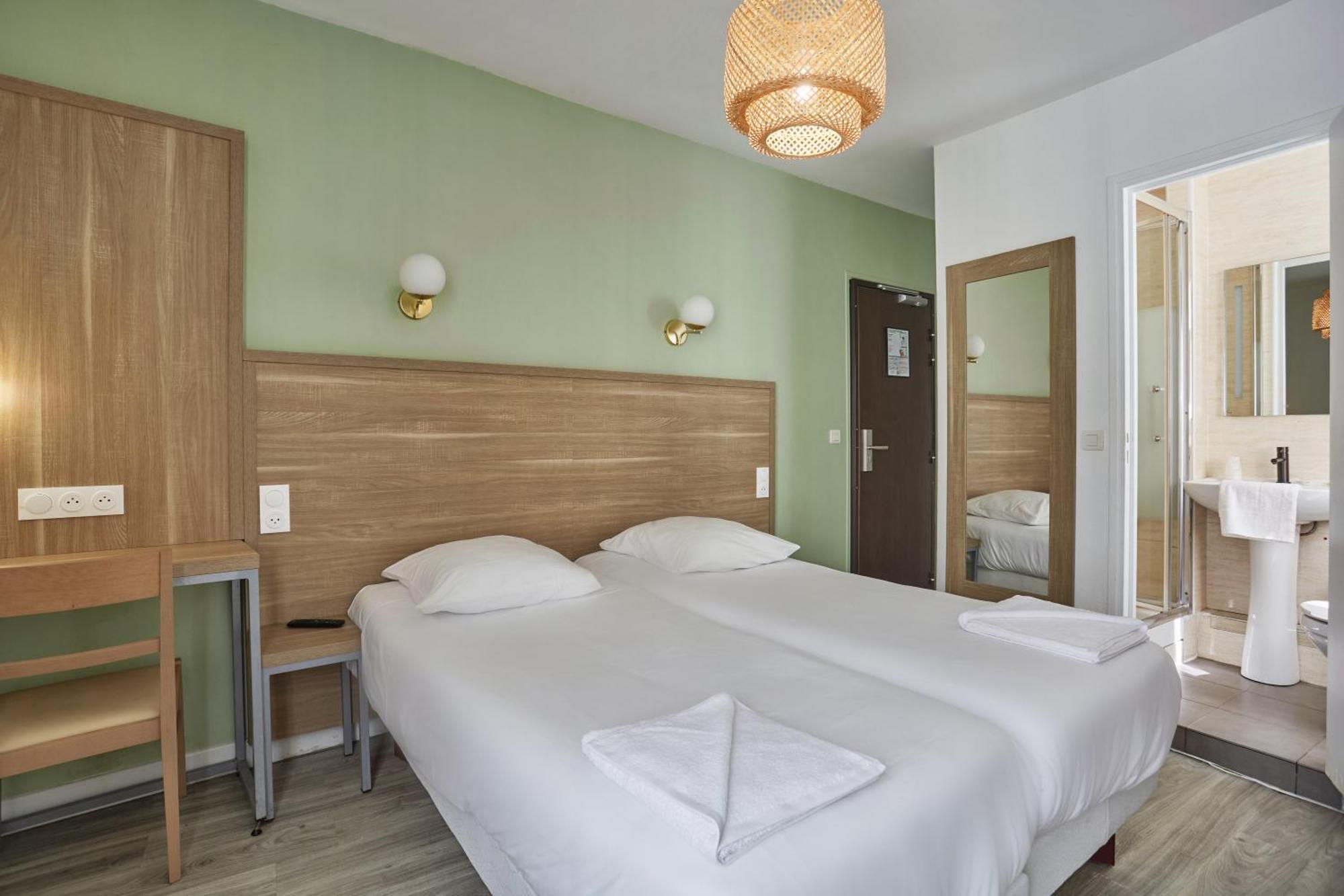 ไฮโปเทล ปารีส แกร์ ตู นอร์ เมอร์ริล Hotel ภายนอก รูปภาพ
