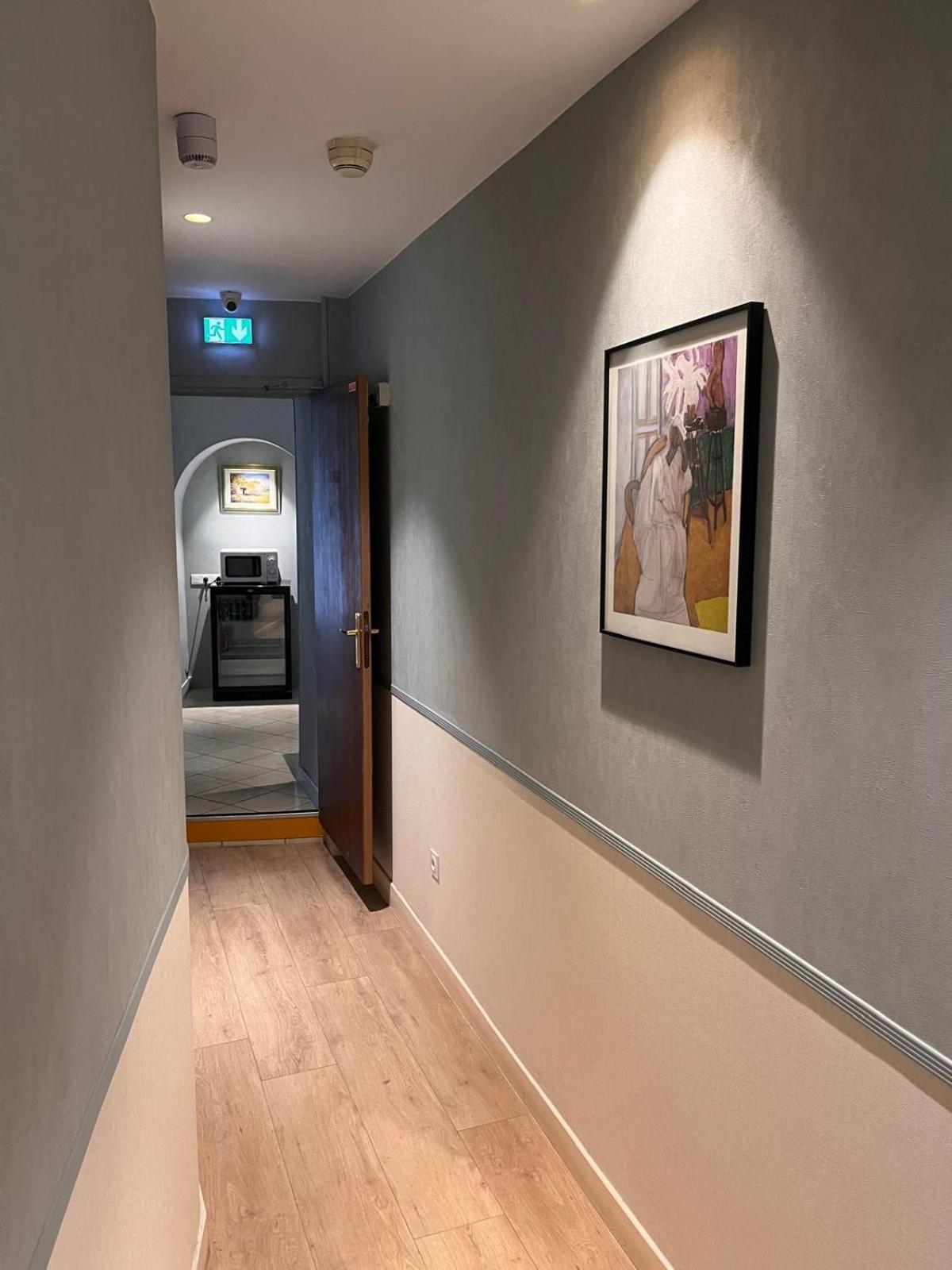 ไฮโปเทล ปารีส แกร์ ตู นอร์ เมอร์ริล Hotel ภายนอก รูปภาพ